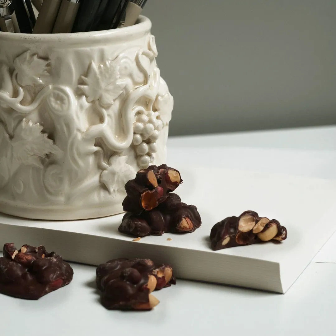 Plaq rochers lait cacahuètes chocolat Idukki 58%
