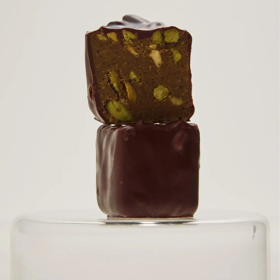 Plaq Rocher Noir Praliné Pistaches rocher chocolat