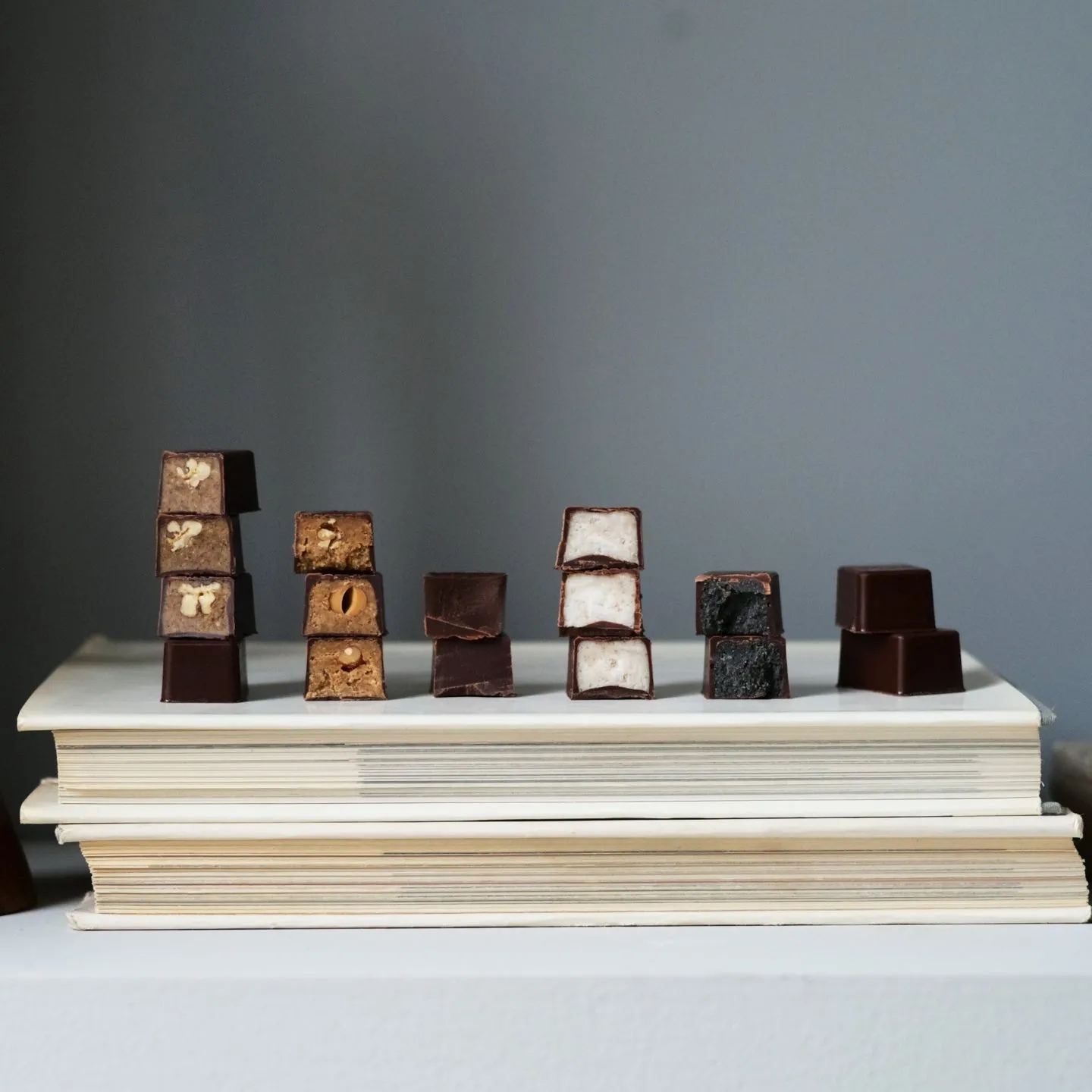 PLAQ Bonbons enrobés pur noir mix 4 pralinés x16