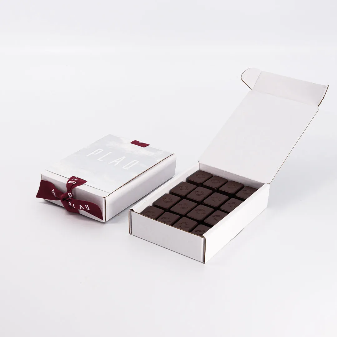Plaq bonbons chocolat noir praliné caramel 16 pièces