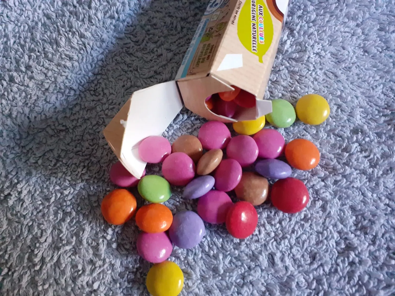 Smarties Tube géant bonbons chocolat au lait 130g huit couleurs