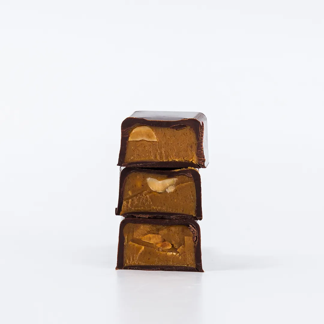 Plaq Kamili barre praliné amandes chocolat noir