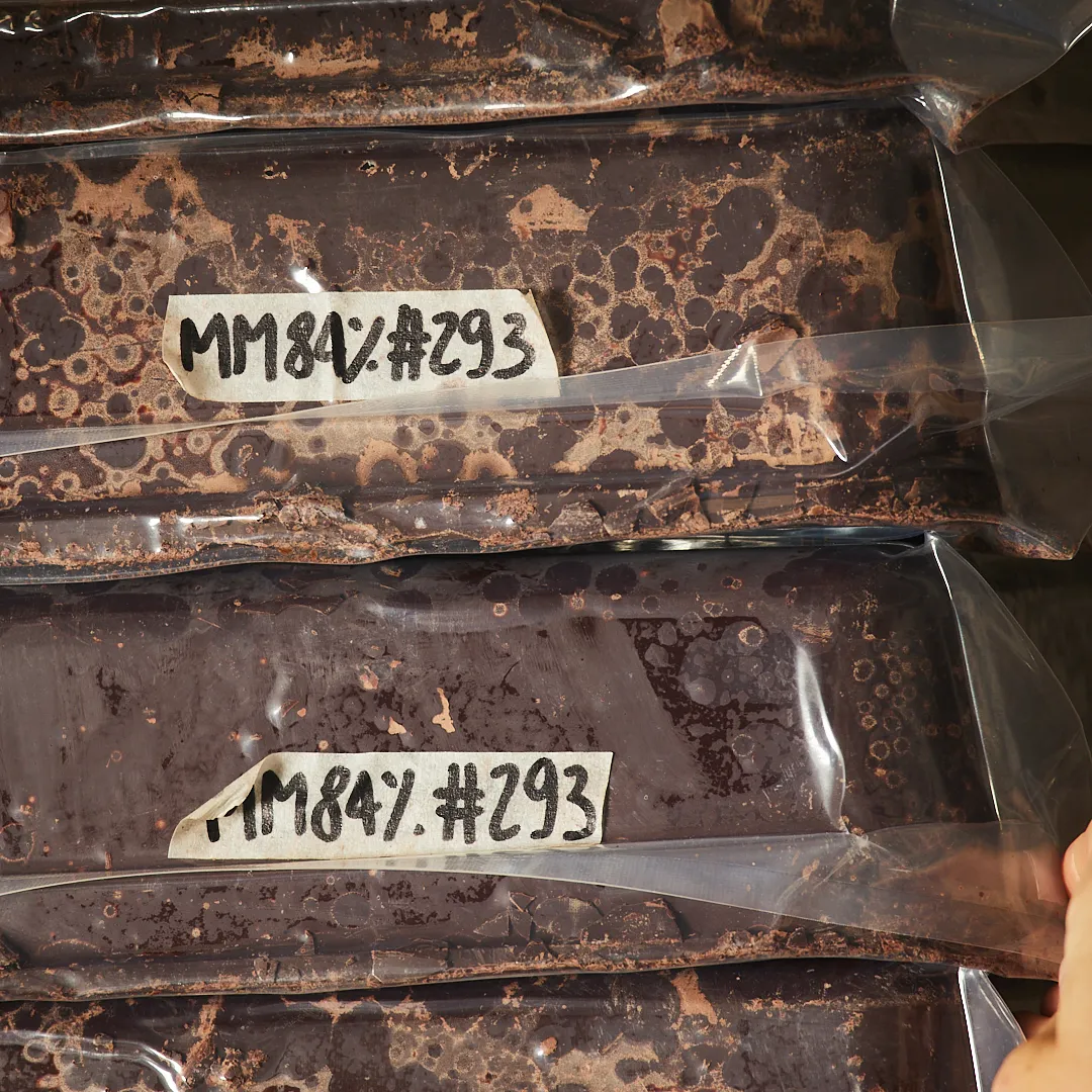 PLAQ Très Noir Tablette Chocolat 84% Maya Mountain