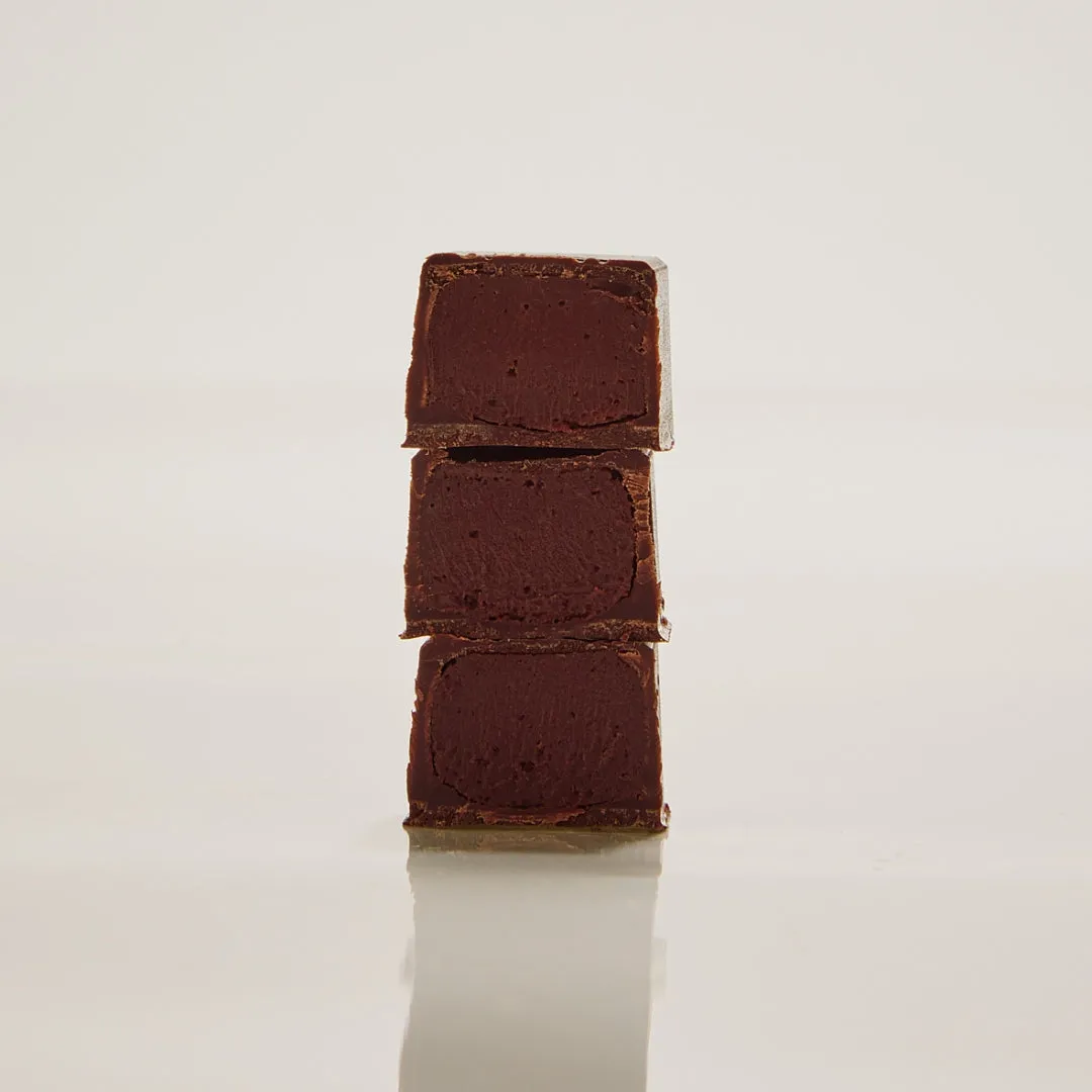 PLAQ boîte 16 bonbons noir mix 2 ganaches fondantes fruitées