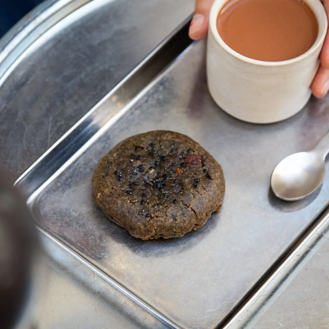 PLAQ Cookie sésame noir pépites Kamili