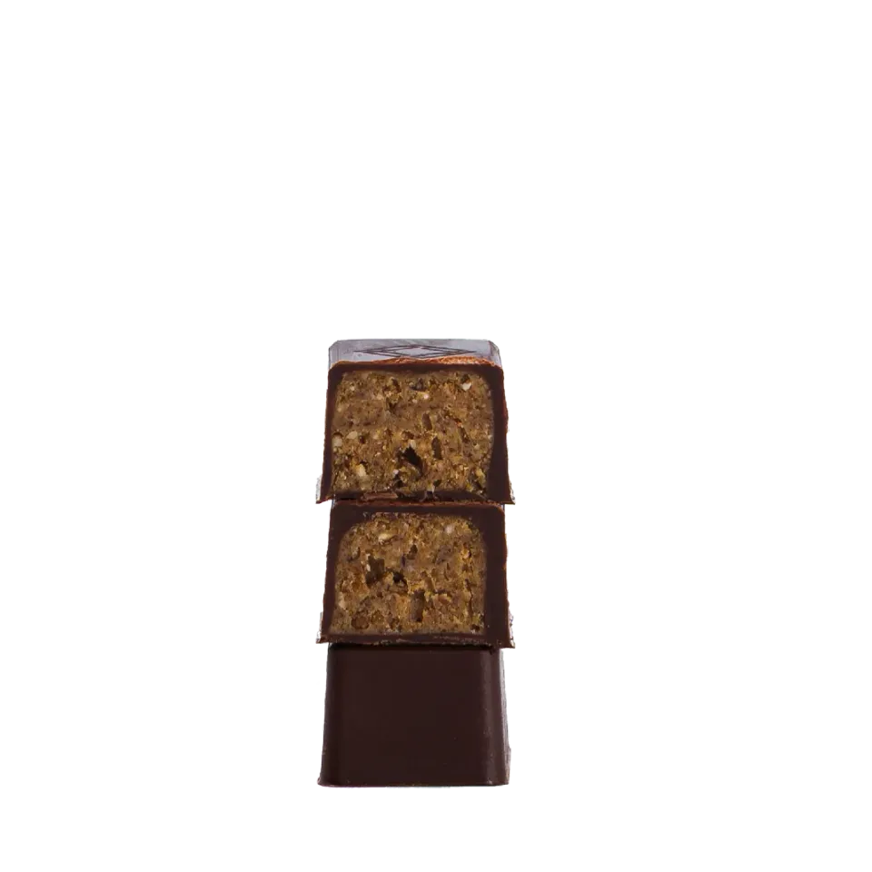 PLAQ boîte 16 bonbons noir 2 pralinés amandes peu sucré