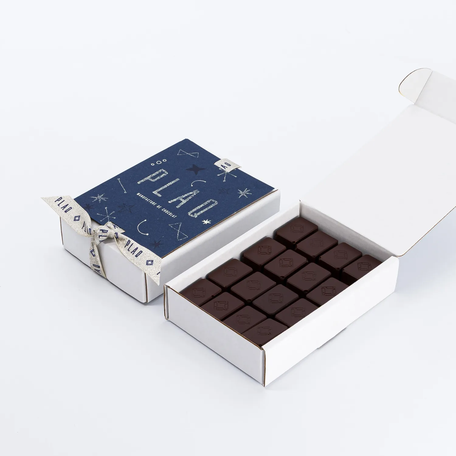 PLAQ boîte 16 bonbons noir mix 2 ganaches fondantes fruitées