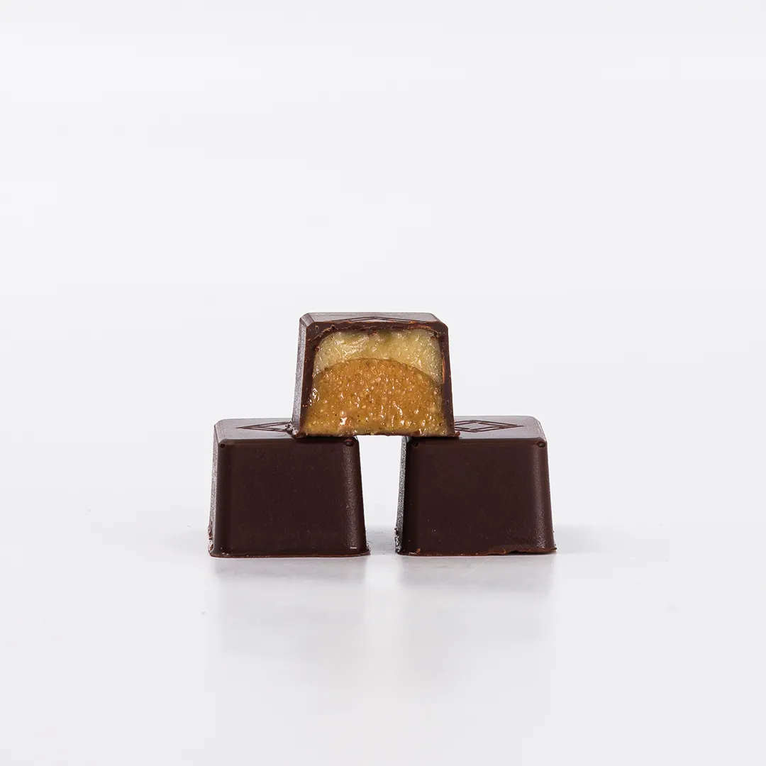 Plaq bonbons chocolat noir praliné caramel 16 pièces
