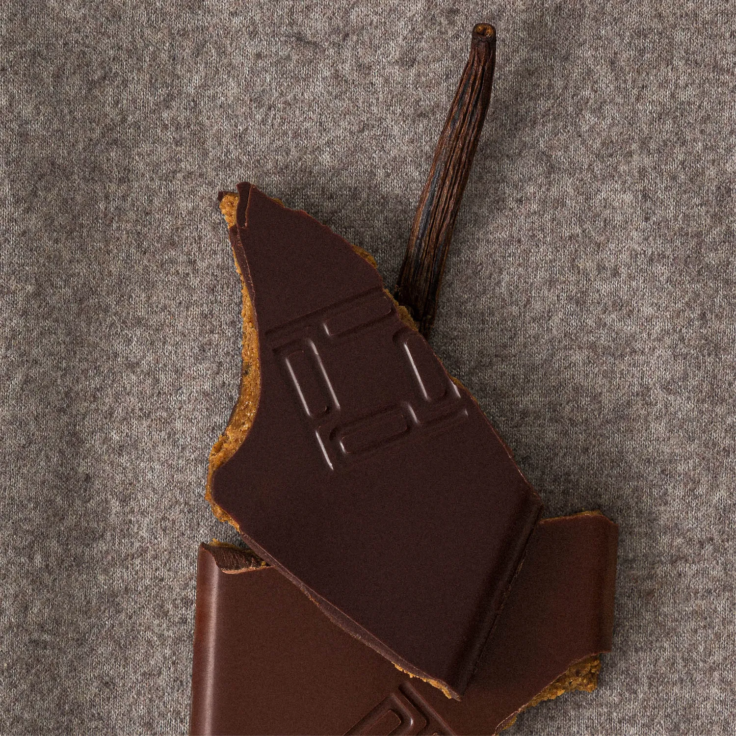 PLAQ Kamili Praliné Vanille Amandes tablette noir 76%