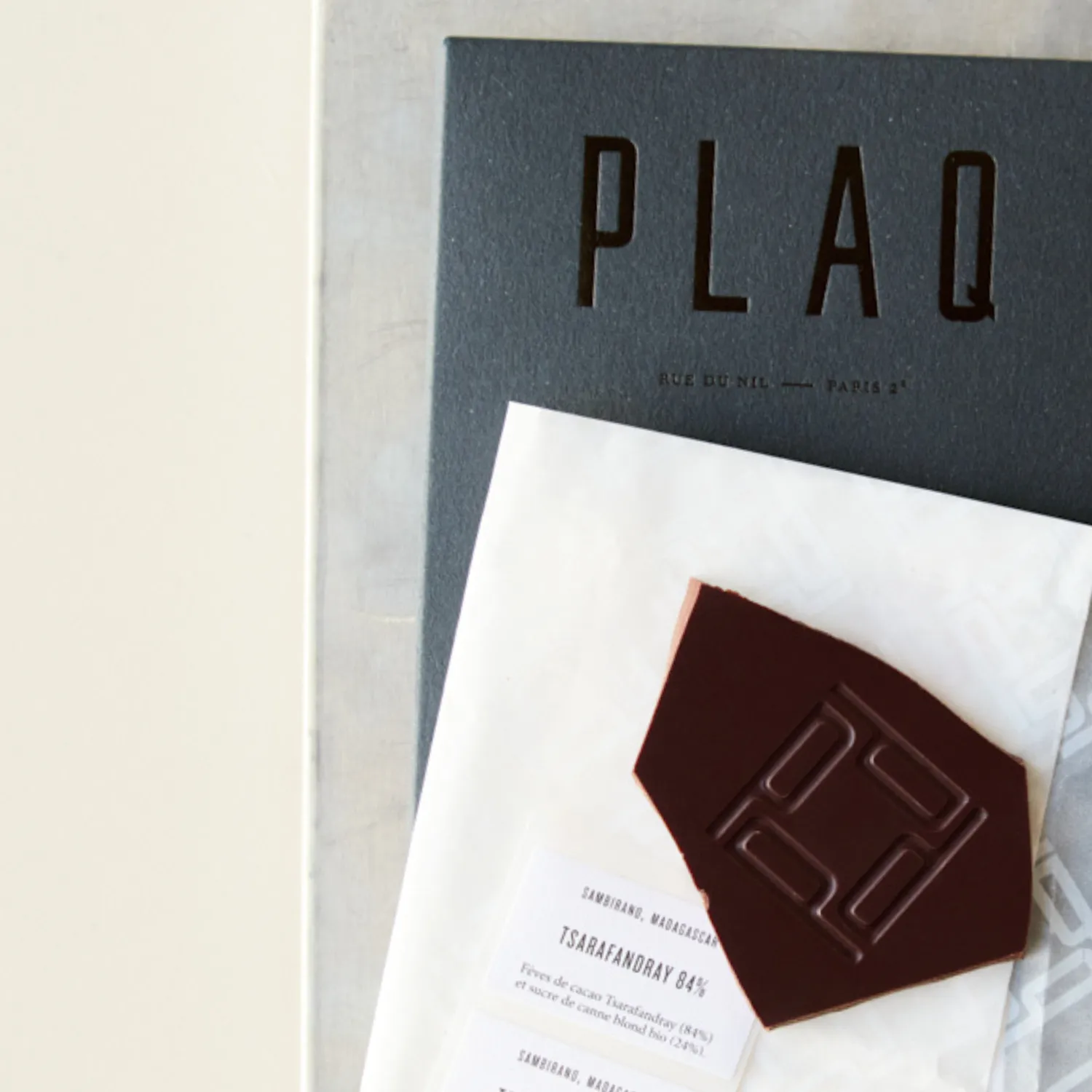 PLAQ Tsarafandray 84% tablette très noir
