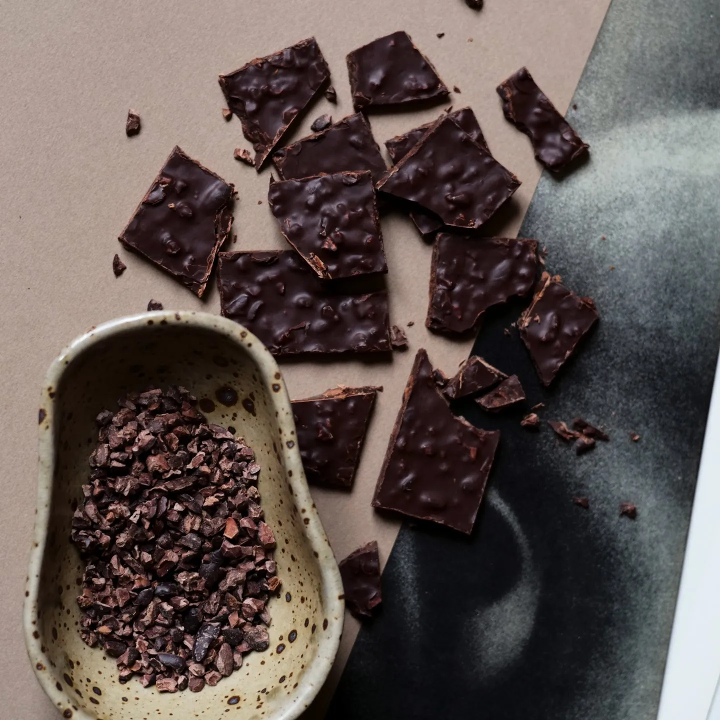 PLAQ Chuao fragments noir grué cacao 76%